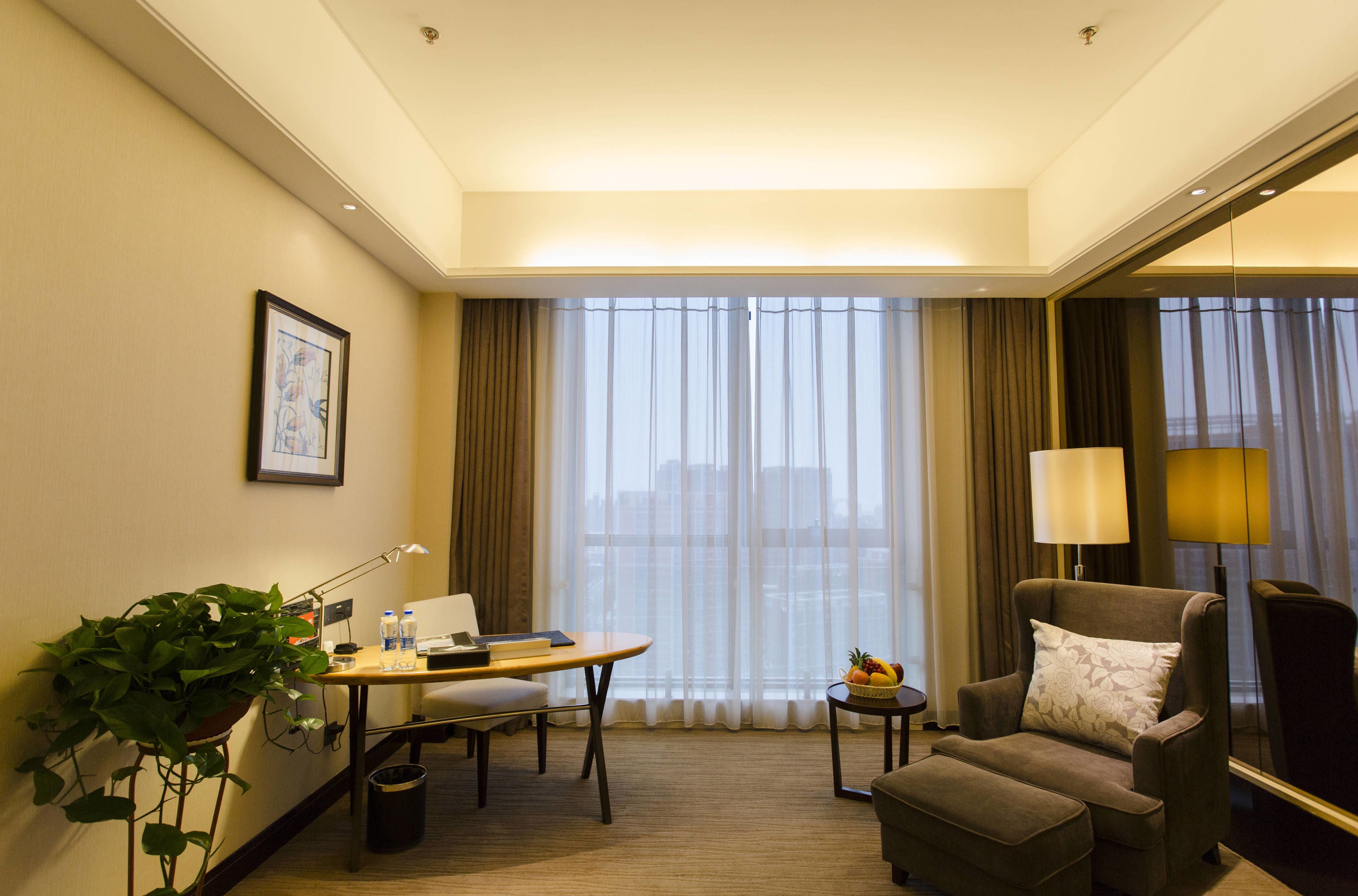 executive king room | minibar, in-room safe, desk, blackout curtains