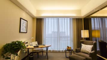 Quarto casal executivo | Frigobar, cofres nos quartos, escrivaninha, cortinas blackout