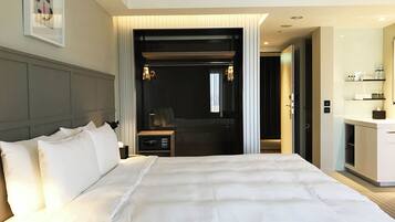 Deluxe Double Room | 1 bedroom, premium bedding, down comforters, minibar