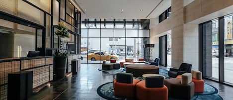 Coin salon dans le hall