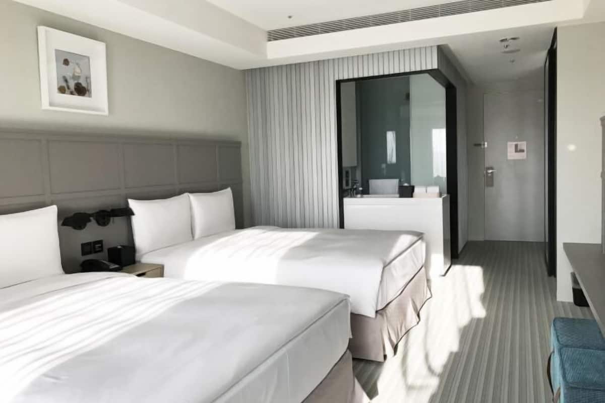 1 Schlafzimmer, hochwertige Bettwaren, Daunenbettdecken, Minibar