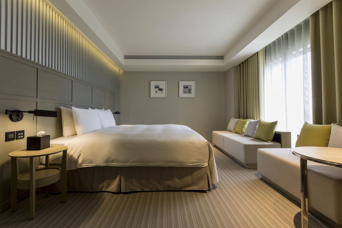 Deluxe Suite | 1 bedroom, premium bedding, down comforters, minibar