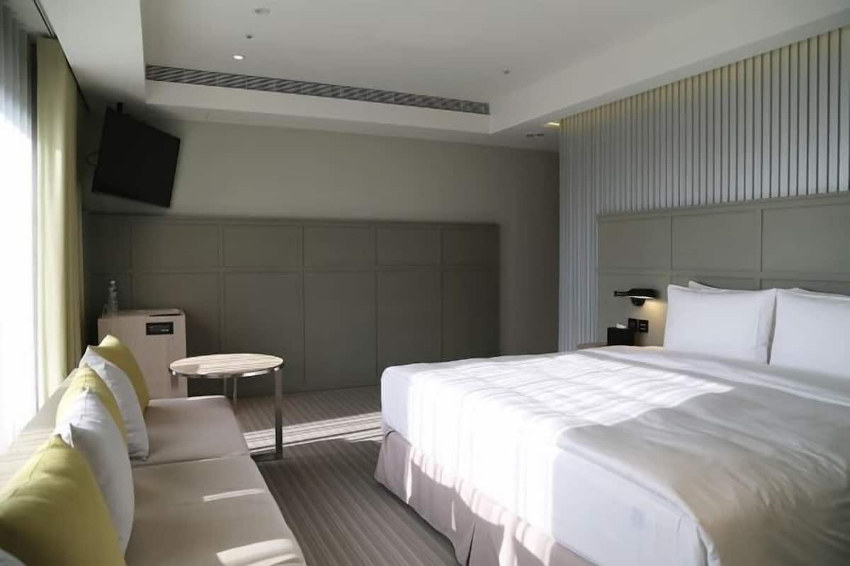 1 Schlafzimmer, hochwertige Bettwaren, Daunenbettdecken, Minibar