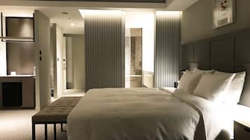 Executive Suite | 1 bedroom, premium bedding, down comforters, minibar