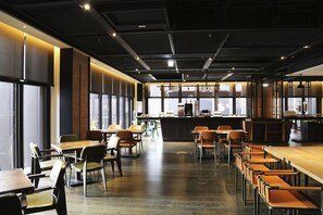 Daily full breakfast (TWD 450 per person) - Greet Inn (Kaohsiung)