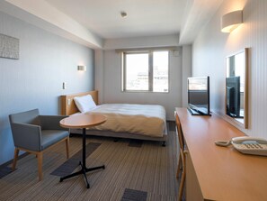 Desk, blackout curtains, soundproofing, WiFi - Comfort Inn Omihachiman (Omihachiman)