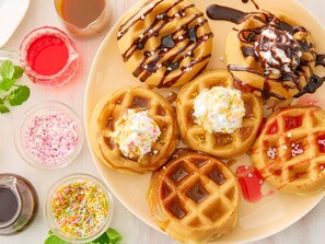 Tägliches Frühstücksbuffet (1100 JPY pro Person)