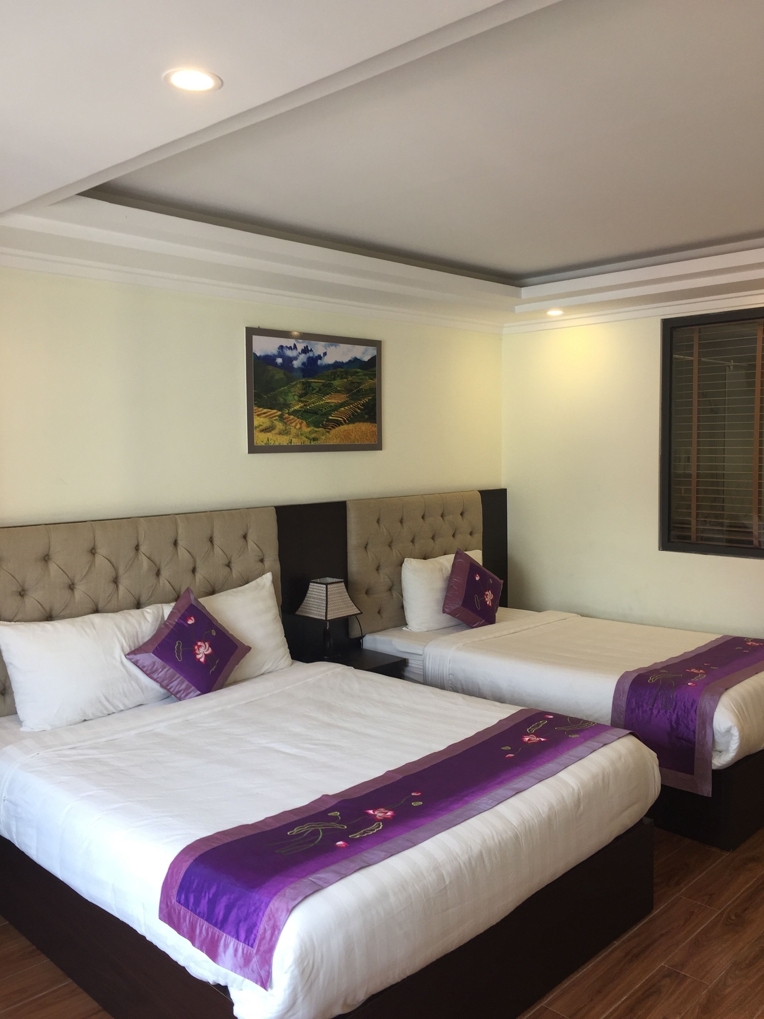 family room | desk, free wifi