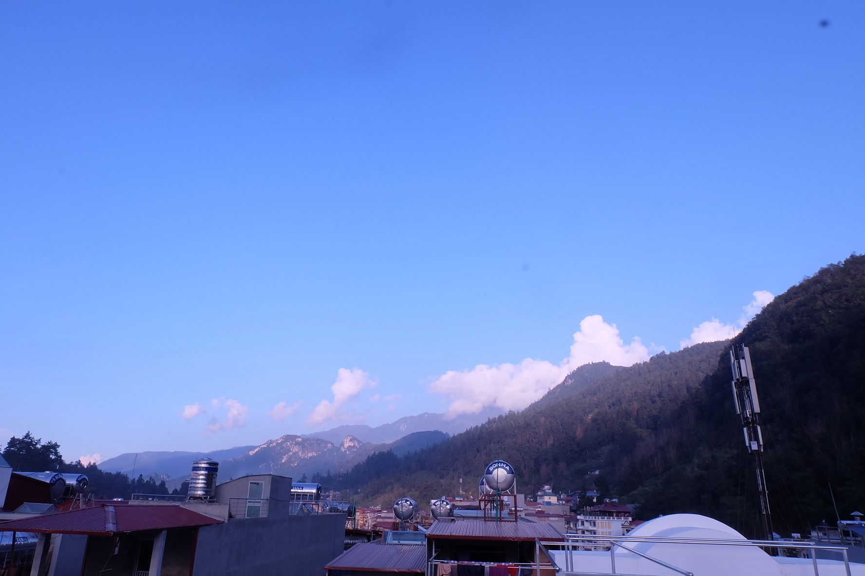 deluxe room | street view