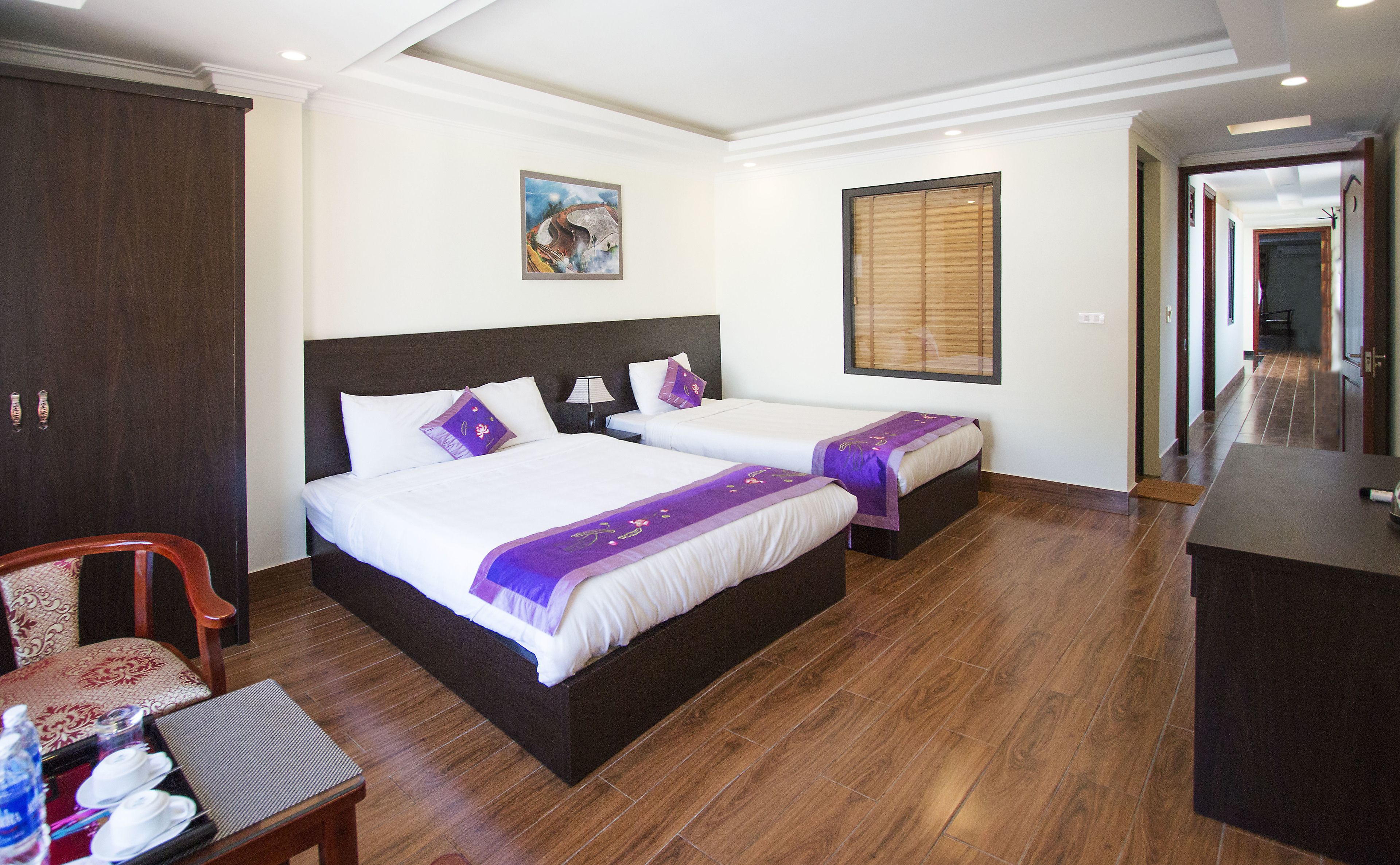 family room | desk, free wifi