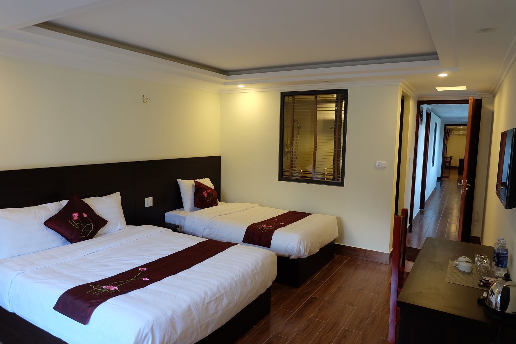 family room | desk, free wifi