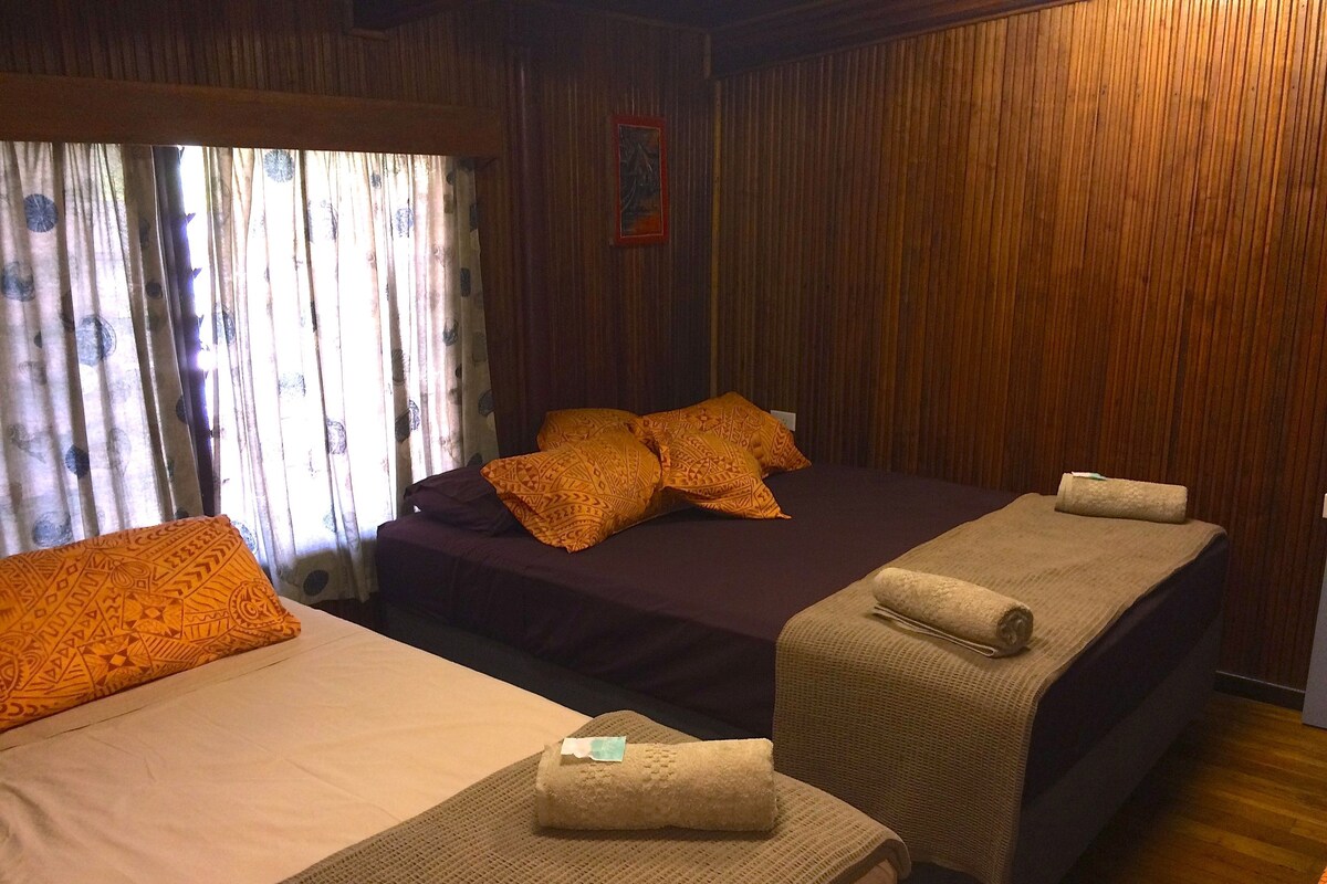 Driepersoonskamer, en-suite badkamer (Rm 3)