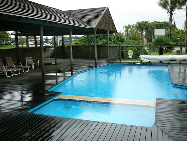 Outdoor pool - Mid Coast Motor Inn (Macksville)