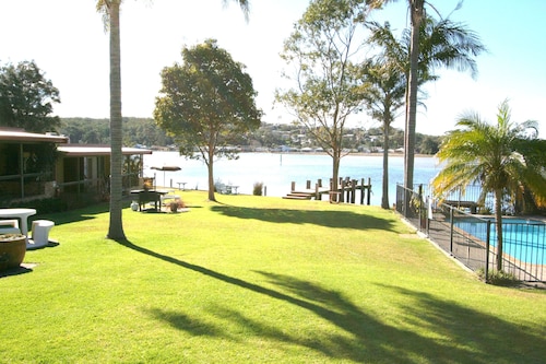 Lake Edge Holiday Units