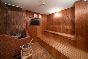 Hair dryer, slippers, towels, soap - Capsule Plus Yokohama Sauna & Capsule (Yokohama)