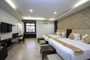 Family Double or Twin Room, 2 Bedrooms, City View | Meja, Wi-fi percuma