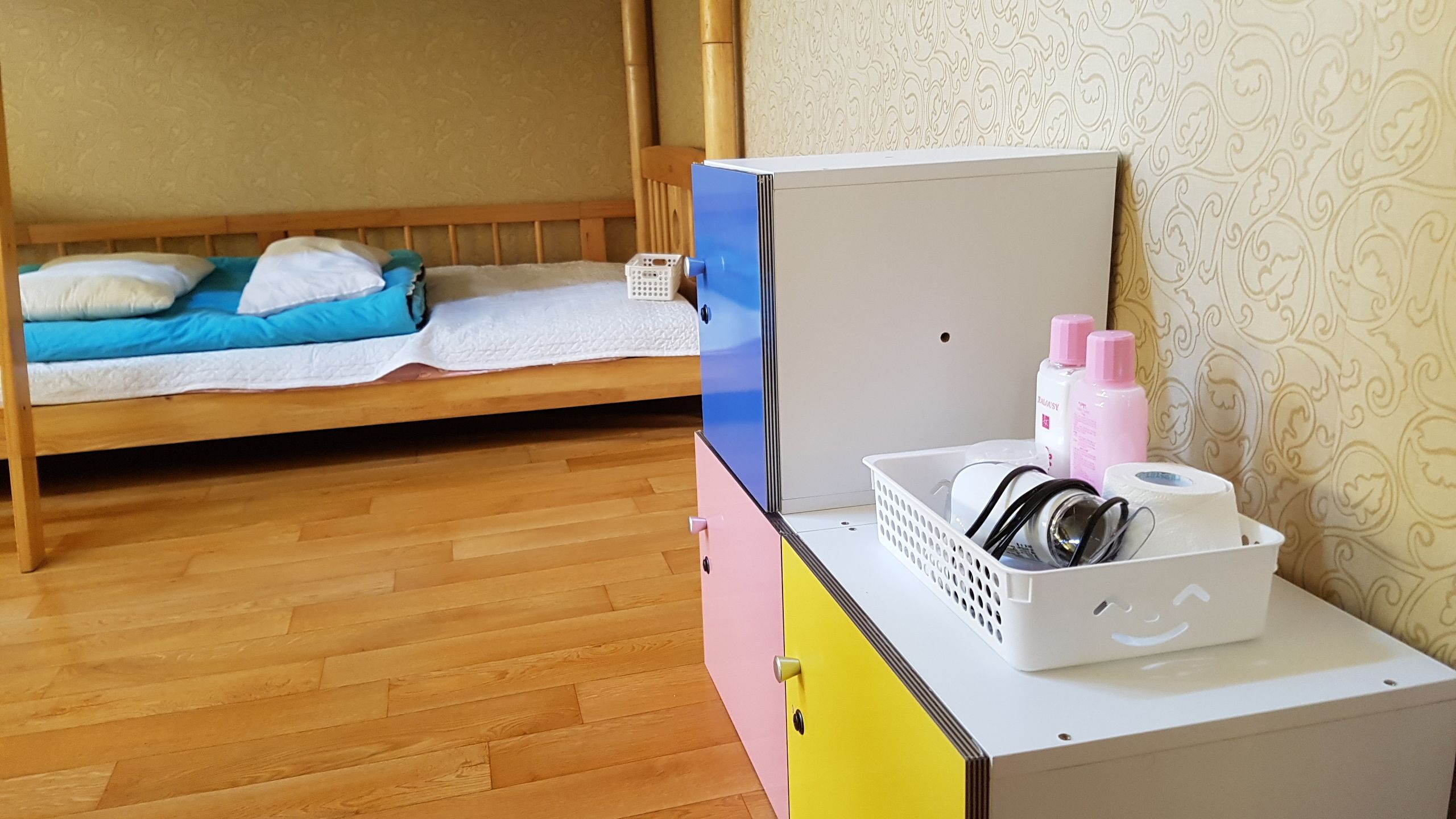 Shared Dormitory, Men only