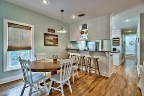 Casa, 3 habitaciones (163 Patina Blvd.) | Servicio a la habitación