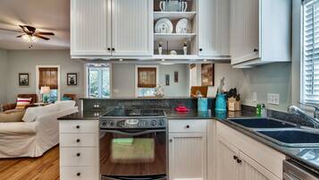 House, 3 Bedrooms (163 Patina Blvd.) | Private kitchen | Fridge, microwave, coffee/tea maker