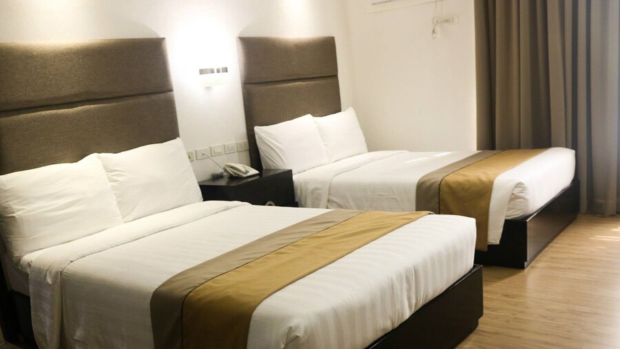 Queen Margarette Hotel - Downtown