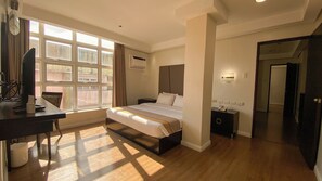 Family Room | 1 bedroom, desk, iron/ironing board, free WiFi