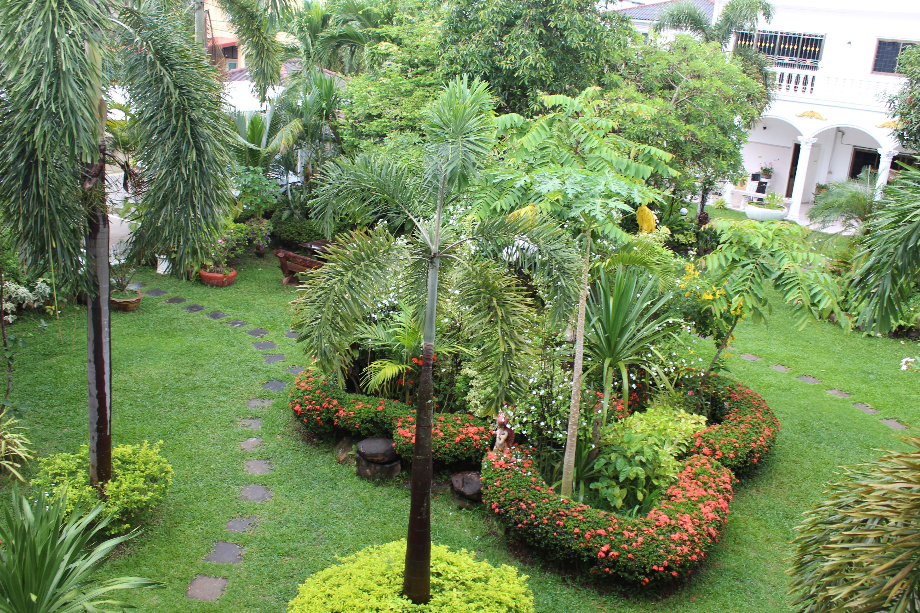 Familierom, 1 kingsize-seng med sovesofa, hageutsikt, hageområde | Utsikt fra rommet