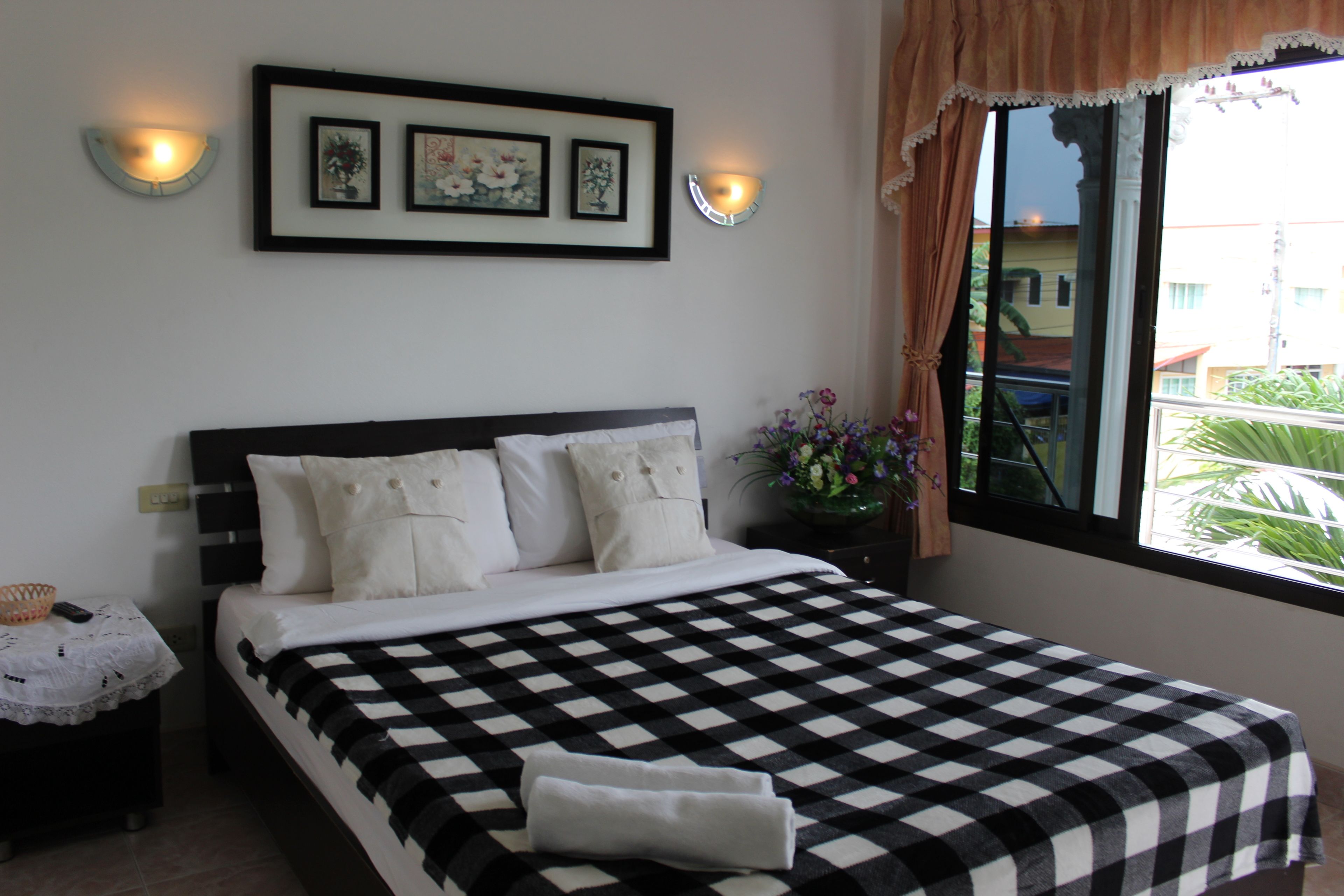 1 bedroom, premium bedding, free minibar, individually decorated