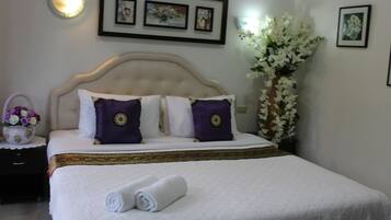 Deluxe Room - Balcony | 1 bedroom, premium bedding, free minibar, individually decorated