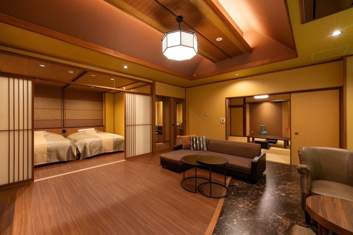 Deluxe Suite | In-room safe, blackout drapes, iron/ironing board (on request)