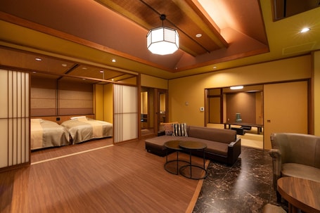 Suite Deluxe | Caja fuerte, cortinas opacas, tabla de planchar con plancha. Hotel Sekitei