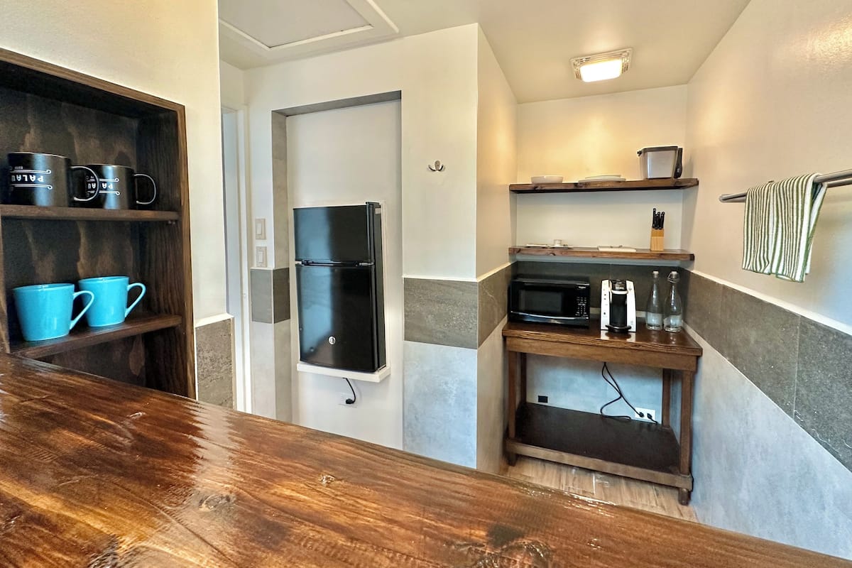 starlight room | living area | 40-inch smart tv with cable channels