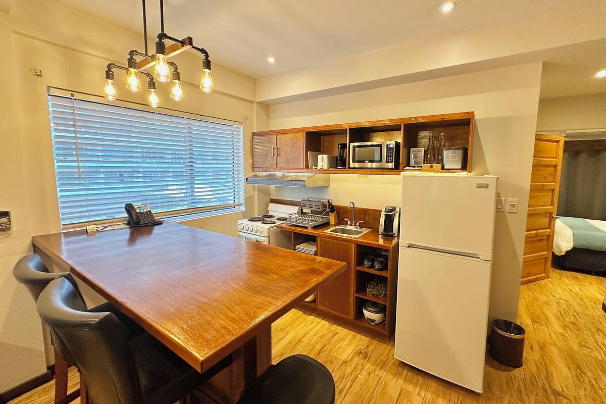 executive suite | private kitchen | mini-fridge, microwave, coffee/tea maker