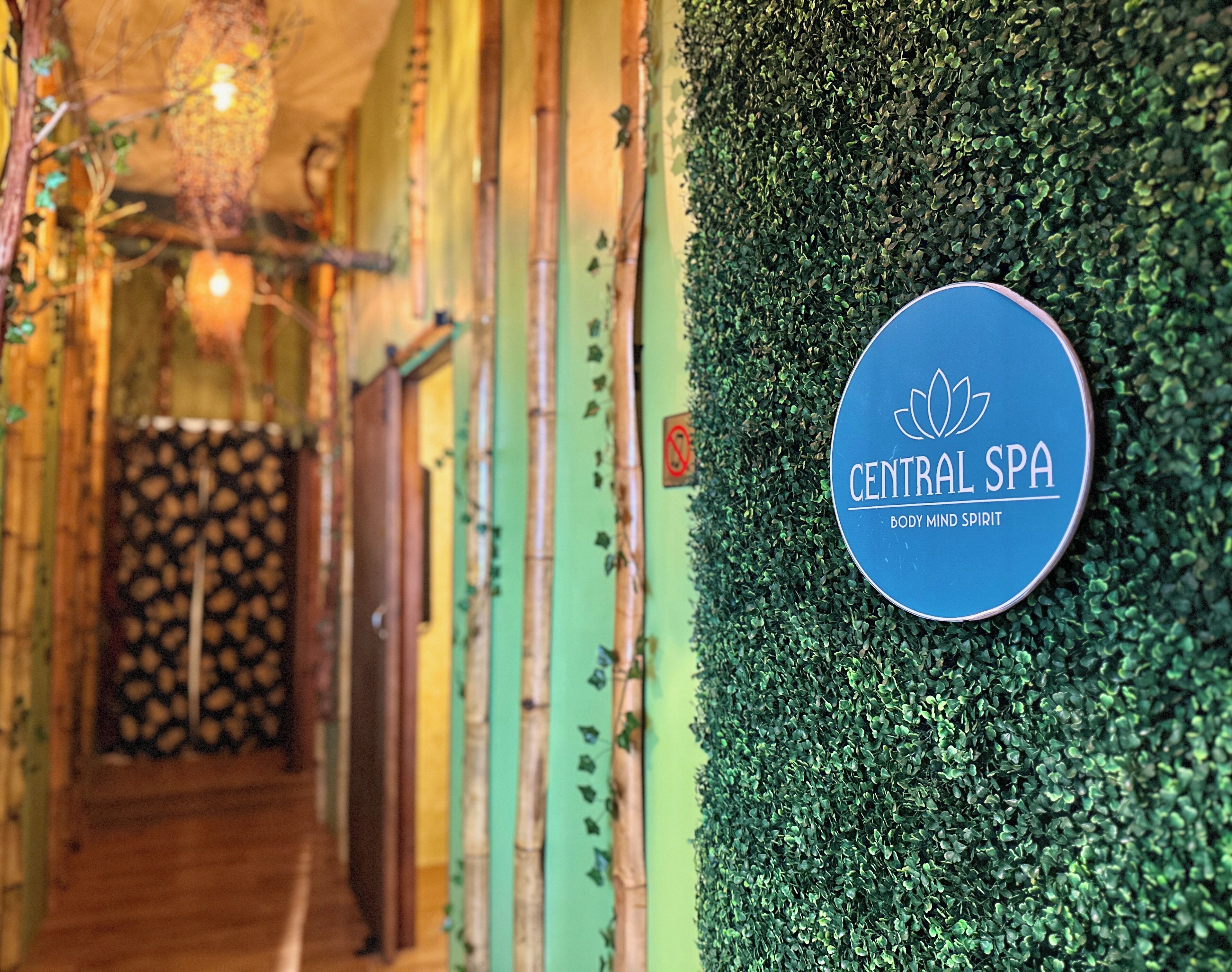 ホットストーンマッサージ、ディープティシュー マッサージ、タイ式マッサージ