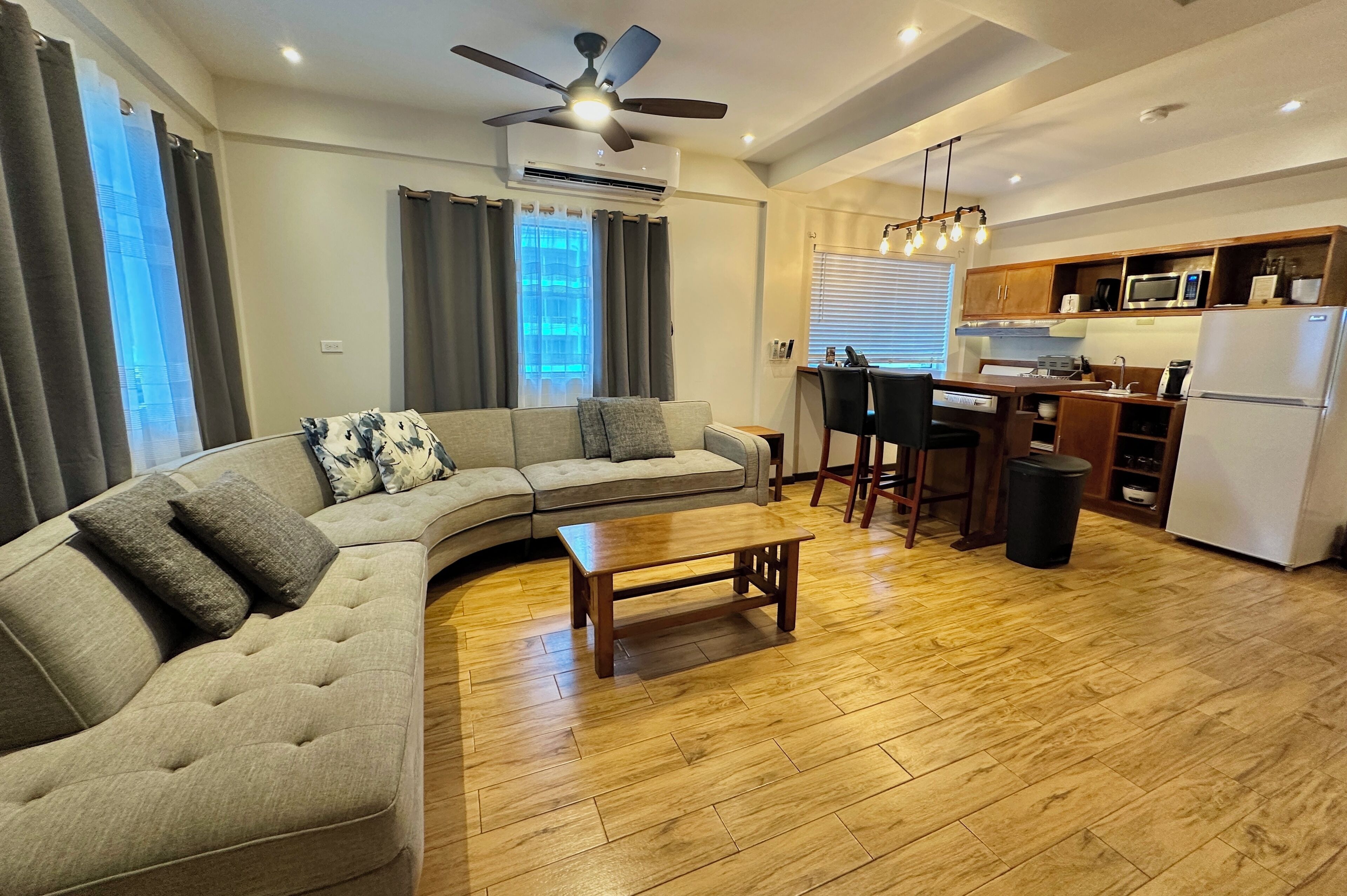 executive suite | living area | 40-inch smart tv with cable channels