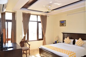 Deluxe-Doppelzimmer | Zimmersafe, Schreibtisch, kostenlose Zustellbetten, kostenloses WLAN