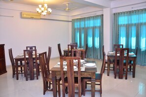 Tägliches nach Wunsch zubereitetes Frühstück (300 INR pro Person)