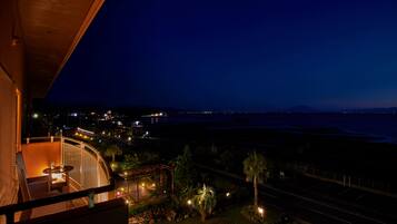 Habitación tradicional, baño privado (Japanese Style, Partial Open Air Bath) | Balcón