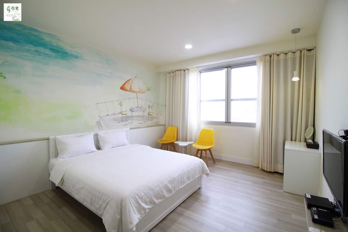 Double Room | Individually decorated, individually furnished, desk, blackout drapes