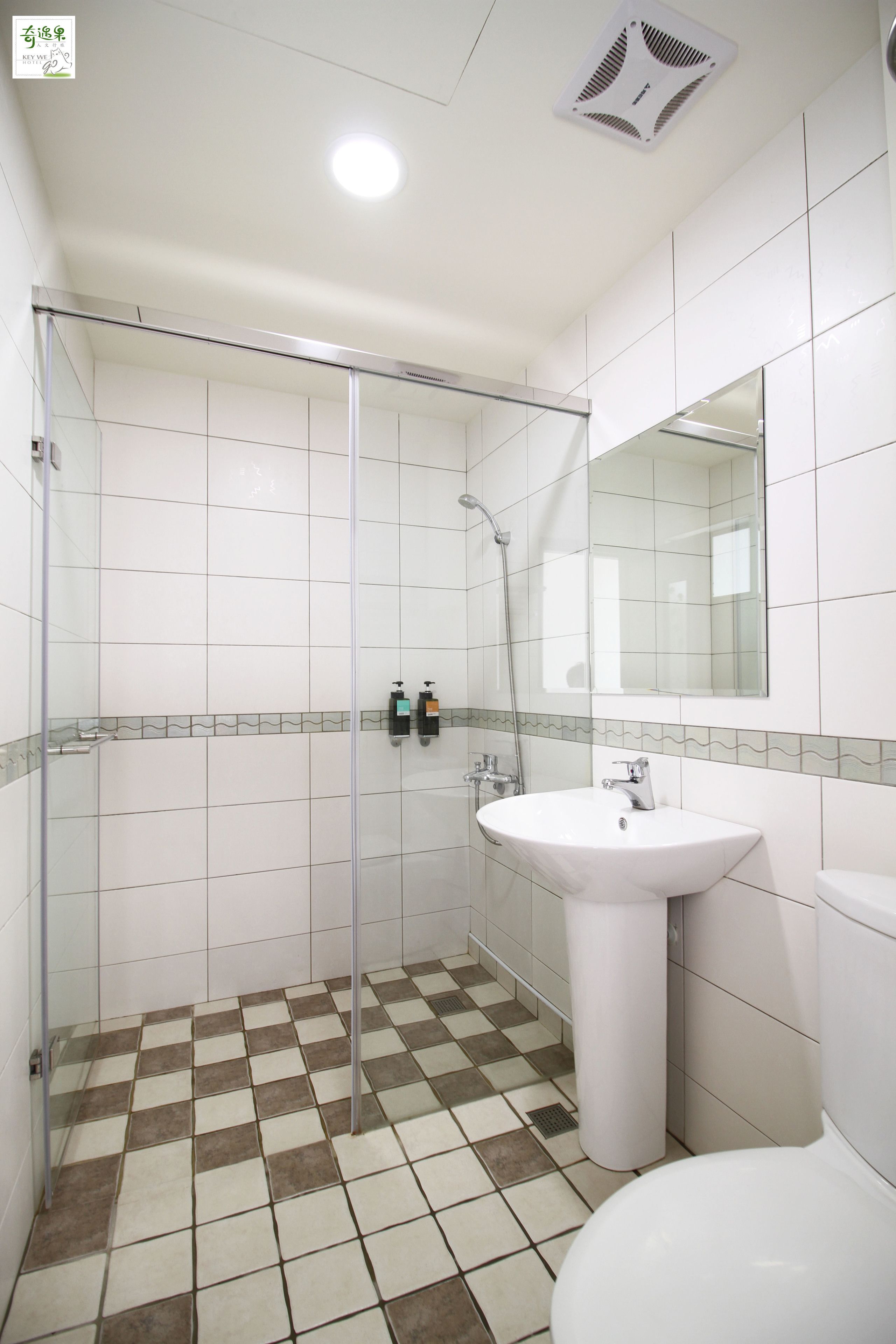 simple room | bathroom shower