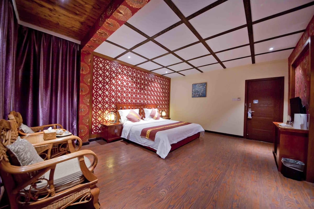 Blackout curtains, soundproofing, free WiFi