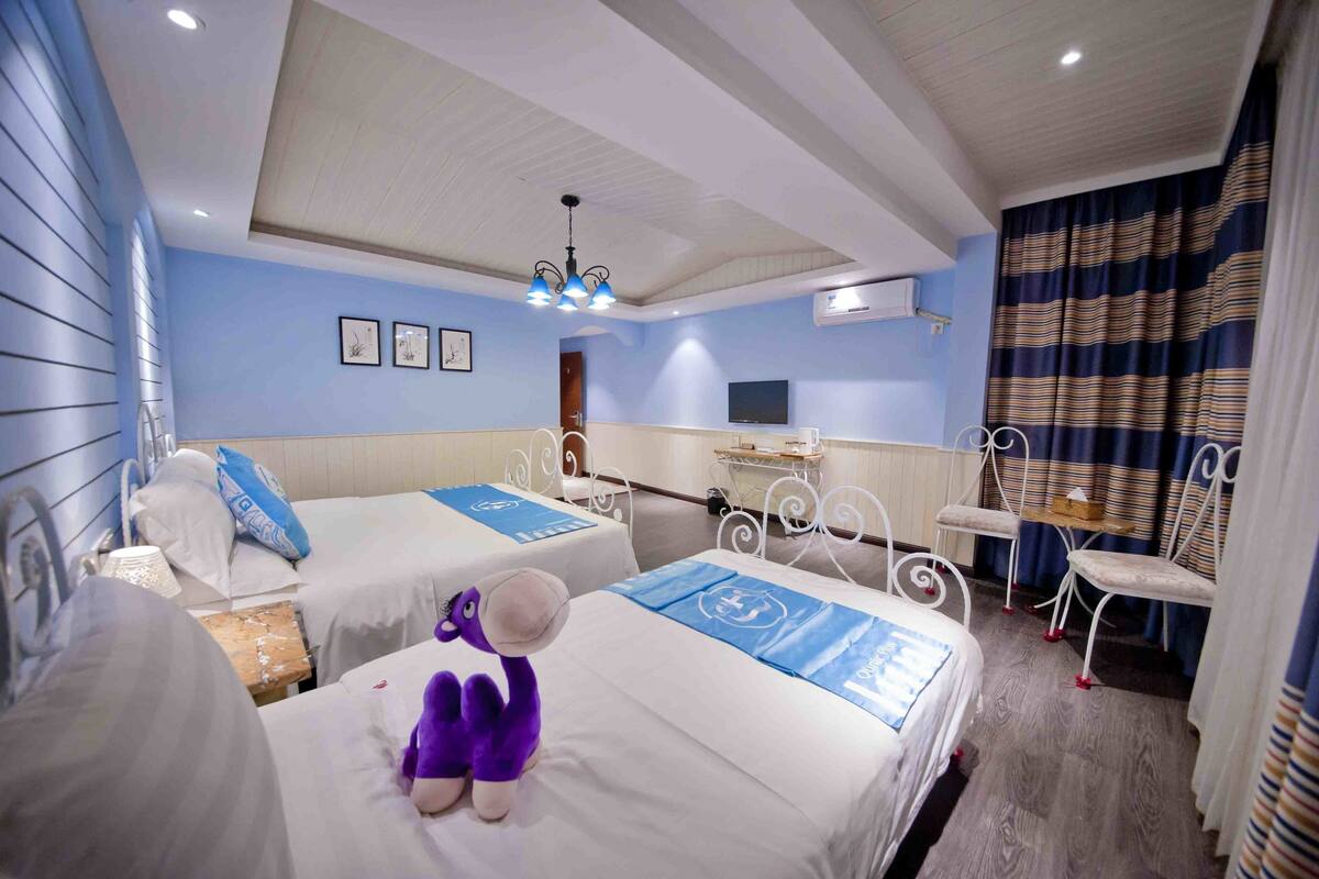 Family Room | Blackout curtains, soundproofing, free WiFi