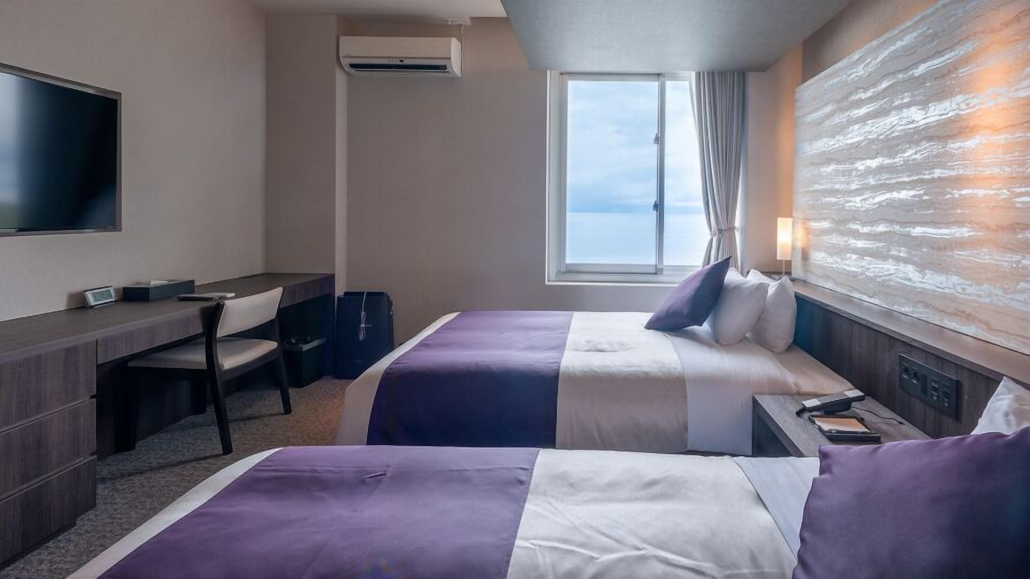 In-room safe, bed sheets