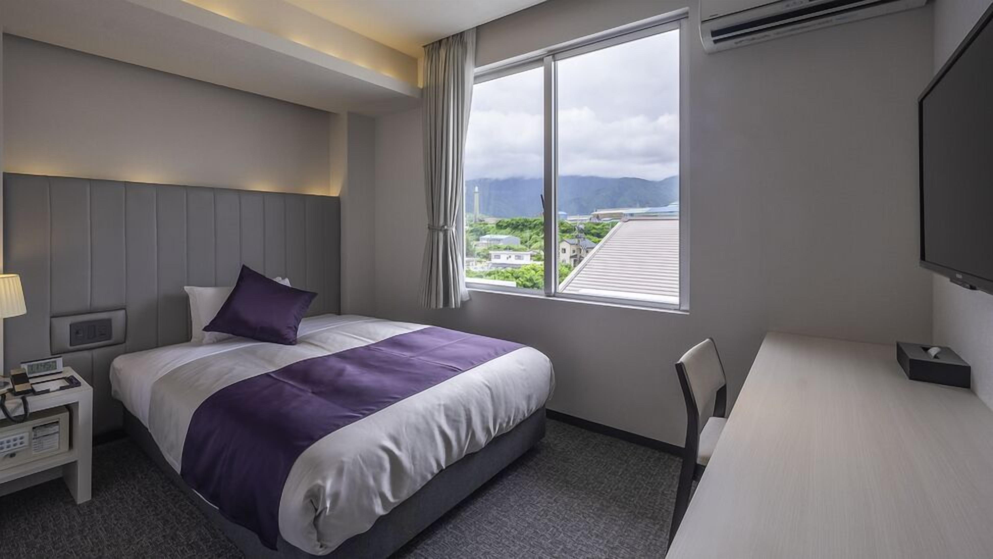 In-room safe, bed sheets
