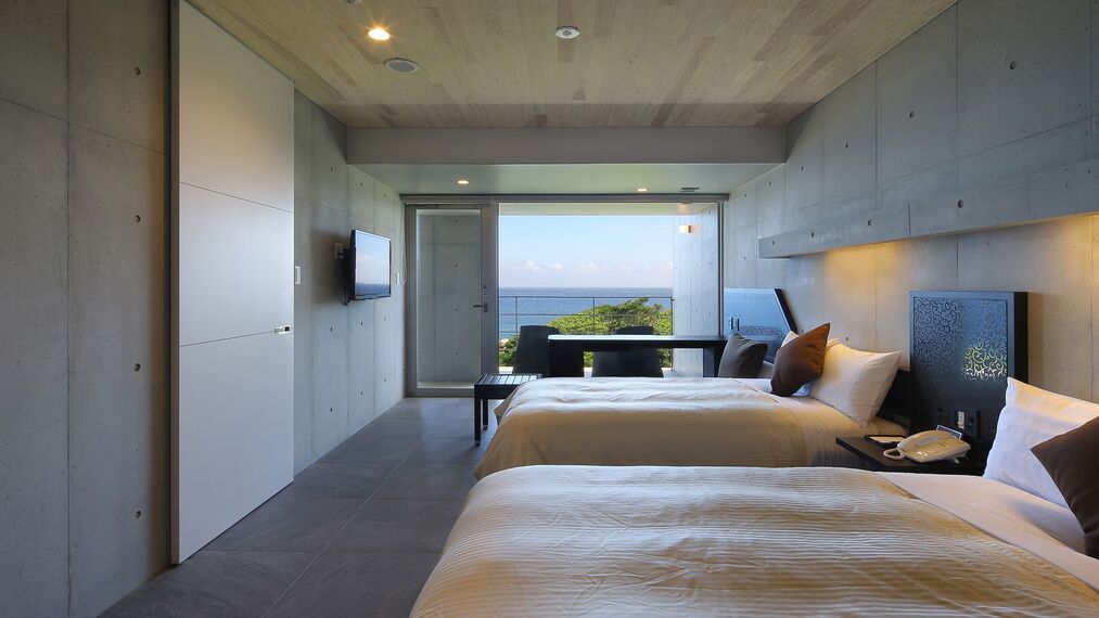 In-room safe, bed sheets