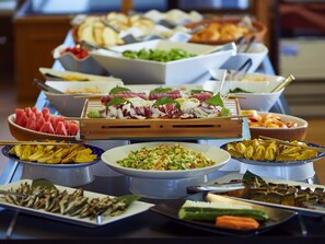 Bữa sáng buffet hàng ngày (1500 JPY/mỗi người) 