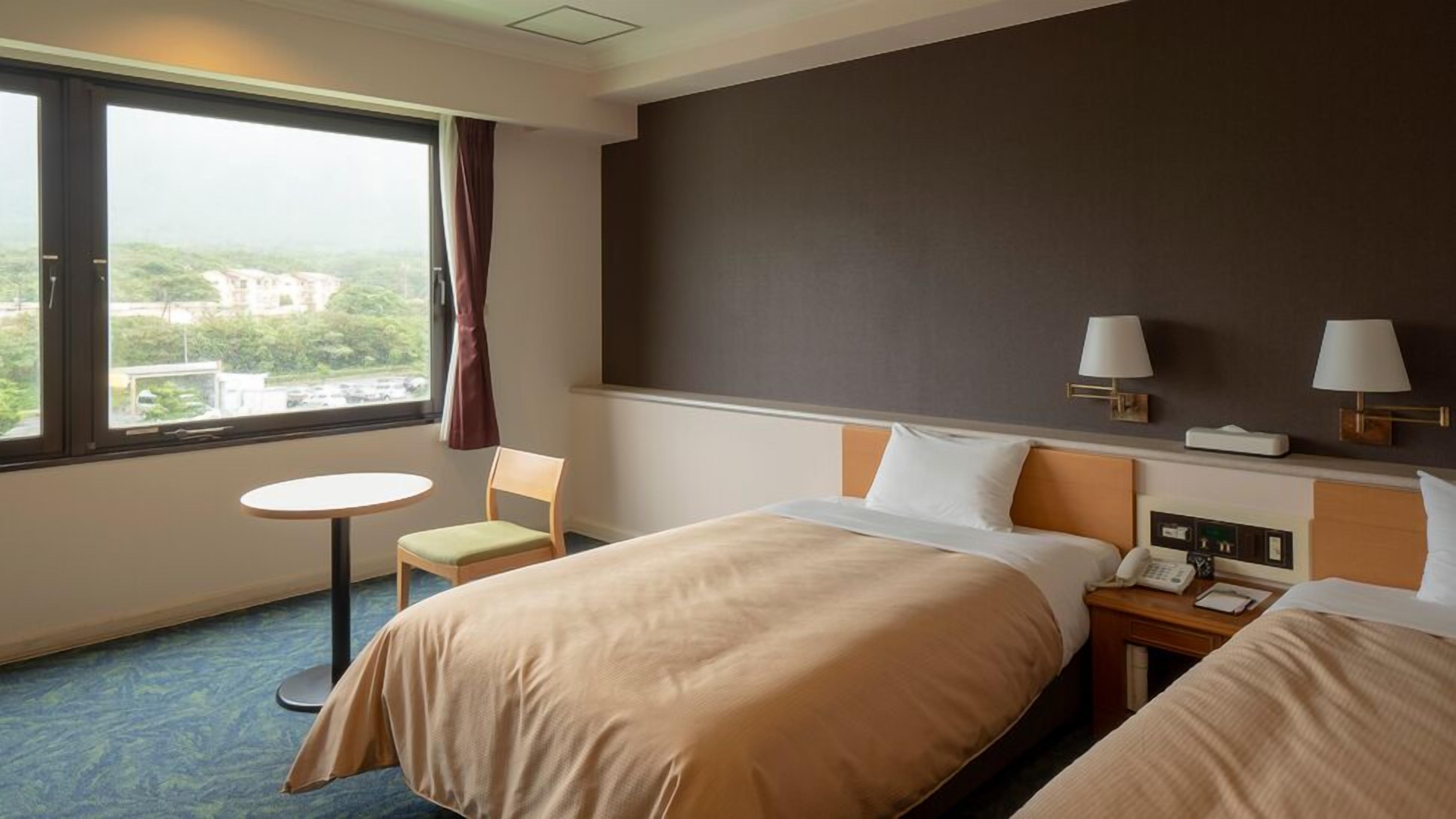 In-room safe, bed sheets