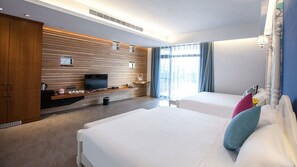 Deluxe Quadruple Room | Desk, blackout drapes, rollaway beds, free WiFi - W Star (Dongshan)