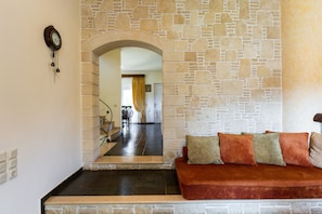 Familienvilla, 5 Schlafzimmer, eigener Pool, Bergblick | Wohnbereich