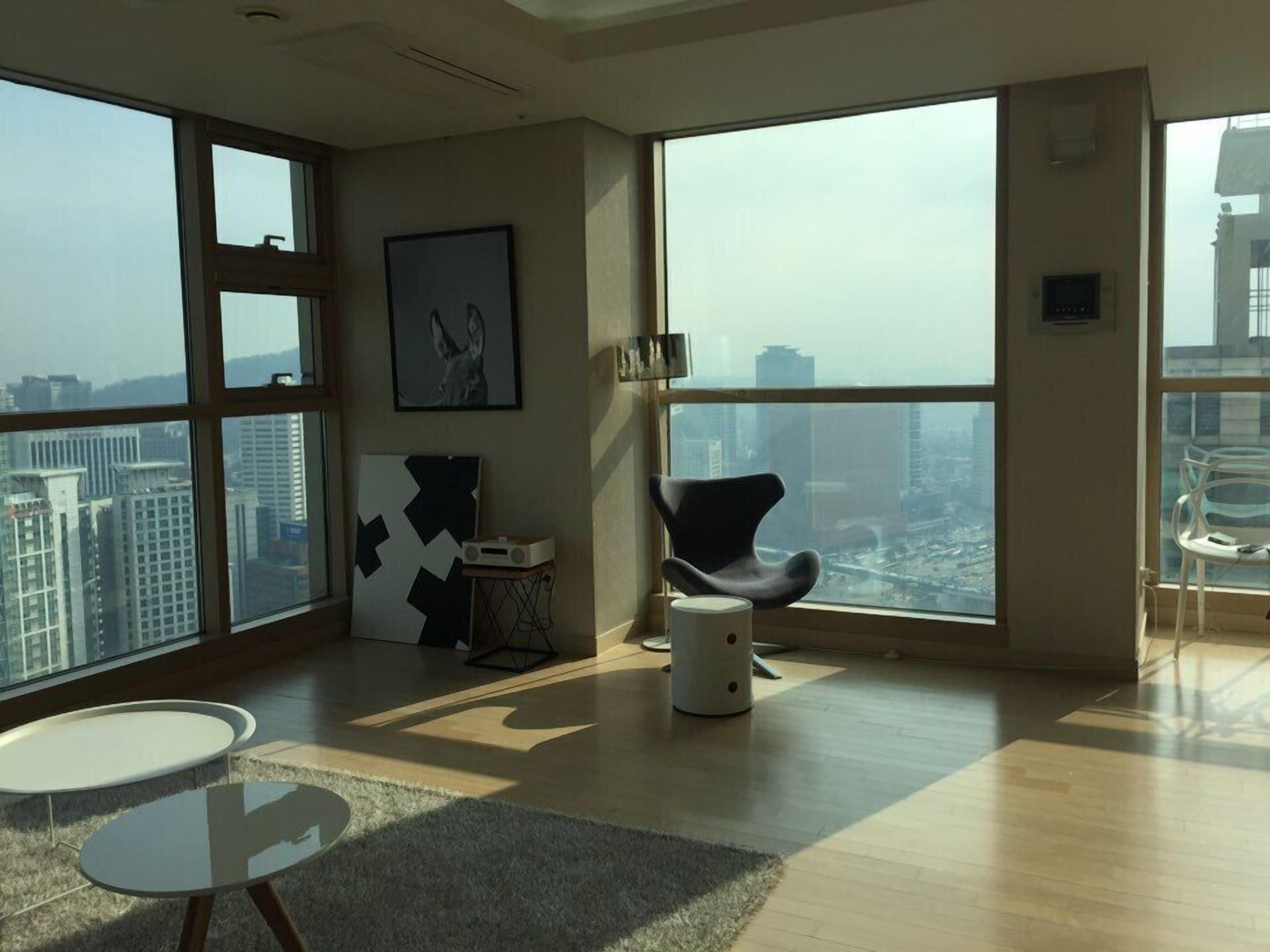 Penthouse Presidential Suite | 고급 침구, 각각 다른 스타일의 인테리어, 각각 다르게 가구 비치, 책상