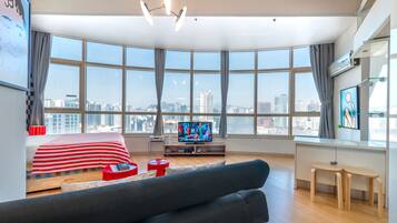 Premium bedding, individually decorated, individually furnished, desk